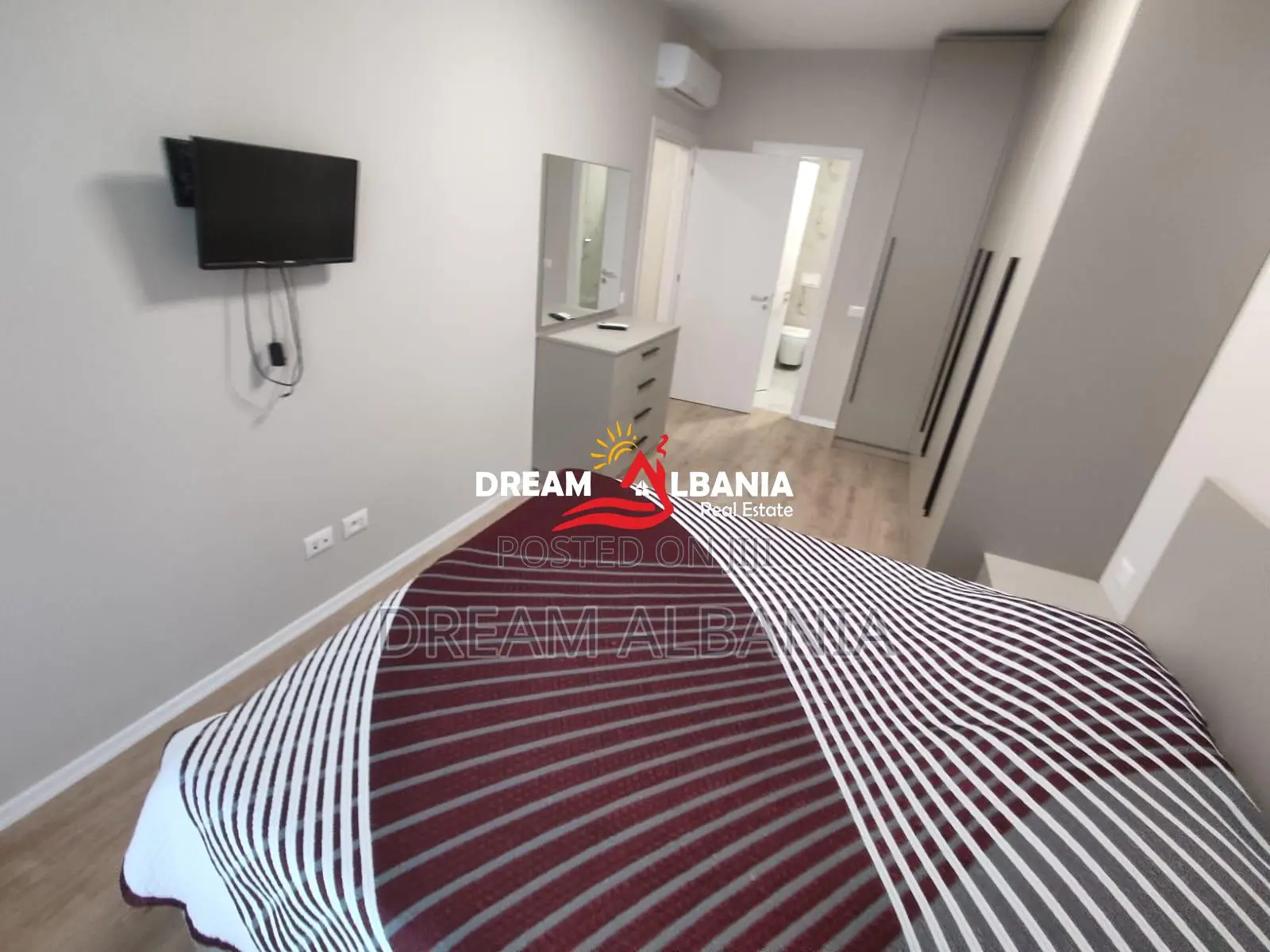 Jepet apartament 2+1+2 me qera ne Pazar te Ri , Tirane ( ID 42215479 )