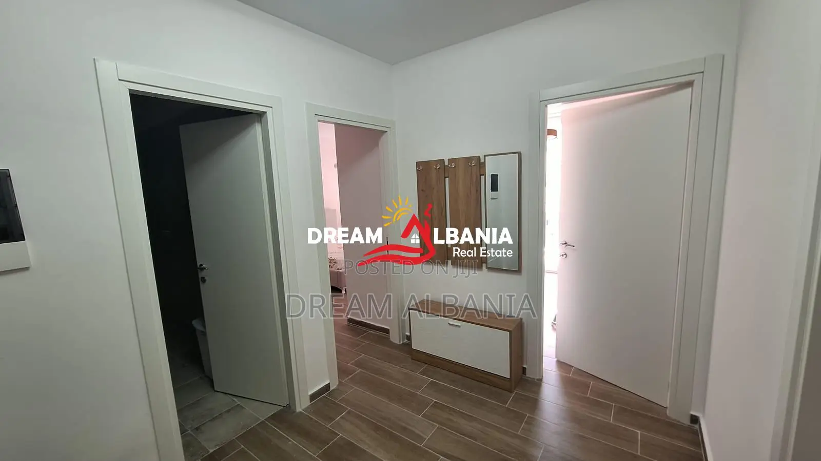 Jepet me qera apartament 2+1 tek 5 Maji prane rrethrrotullimit (ID 422