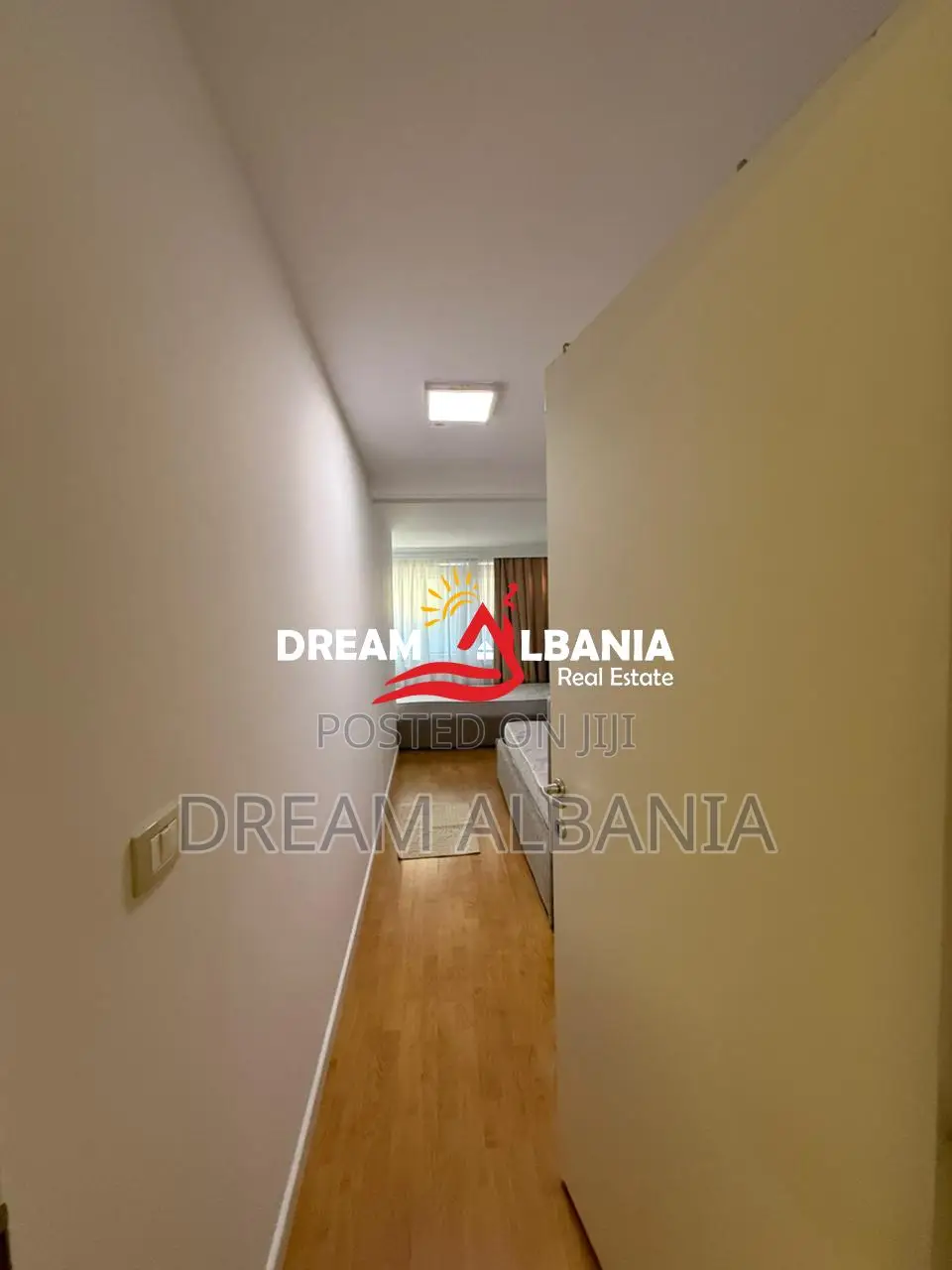 Jepet me qera apartament 2+1 ne zonen e Bllokut, Tirane (ID 42215594)