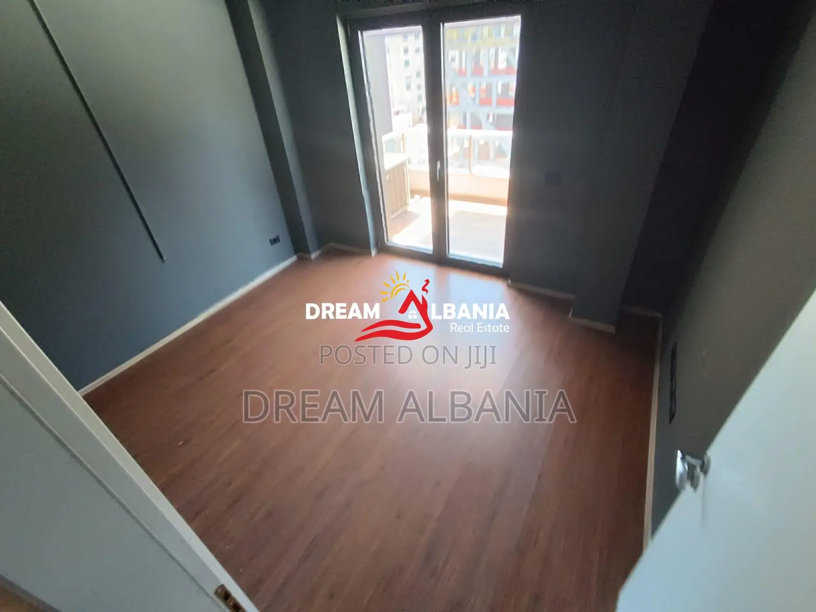 Apartament me Qera 3+1+2 Tualete (Ambient ZYRE) tek Zogu i zi ne Tiran