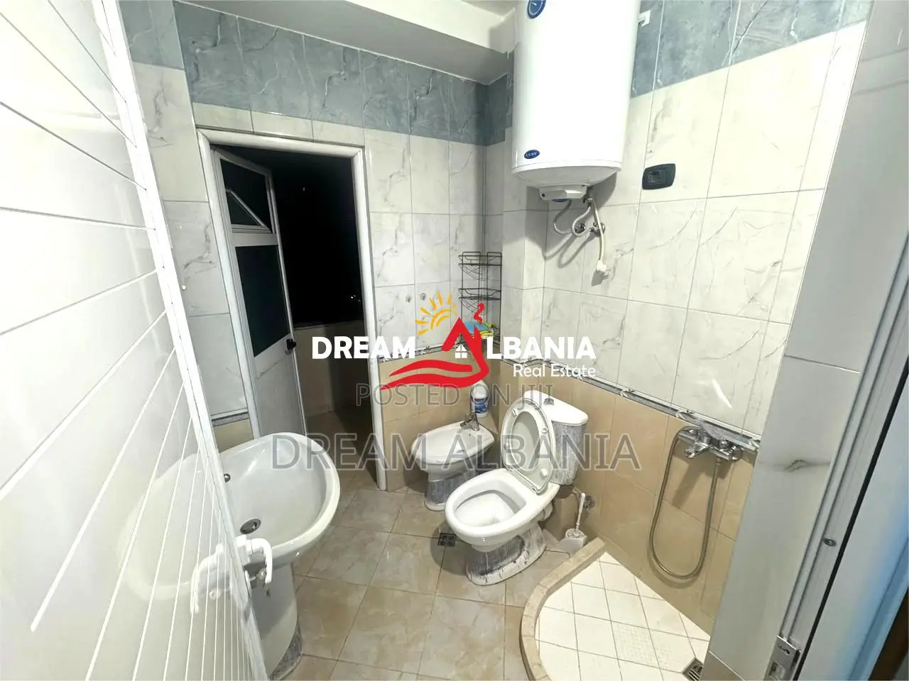 Apartament 2+1 me qera ne Ali Dem prane maternitetit te ri , Tirane (I