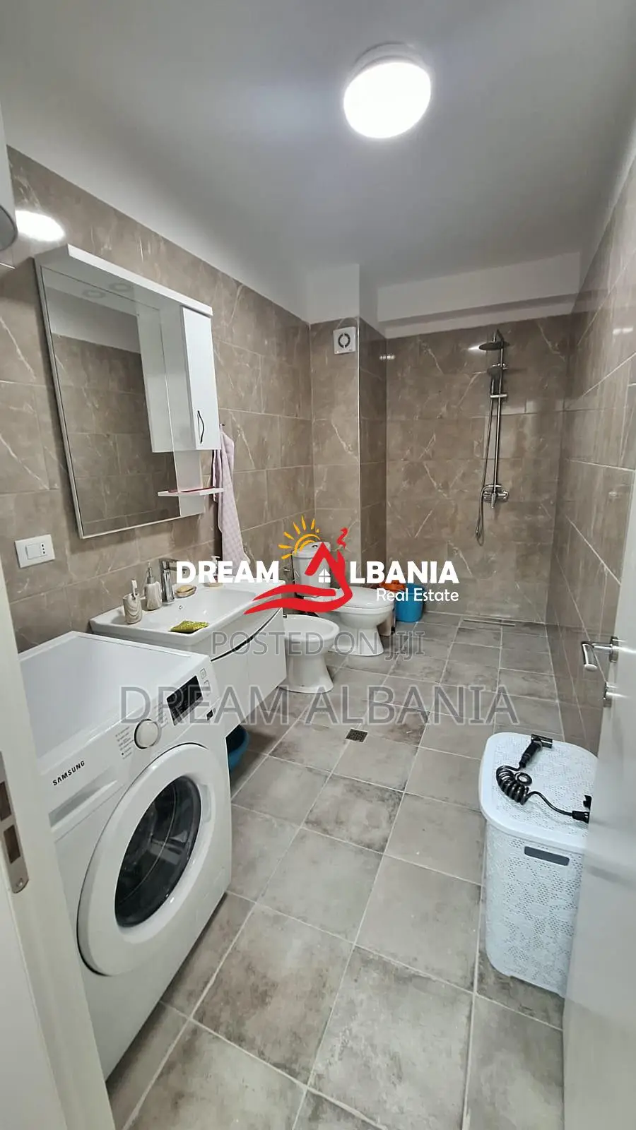 Jepet me qera apartament 2+1 tek 5 Maji prane rrethrrotullimit (ID 422