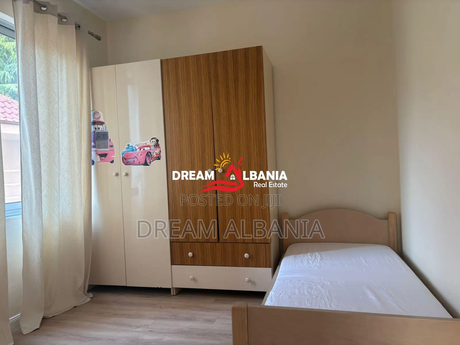 Jepet me qera Apartament 2+1 Rruga e Elbasanit prane pallatit te Briga
