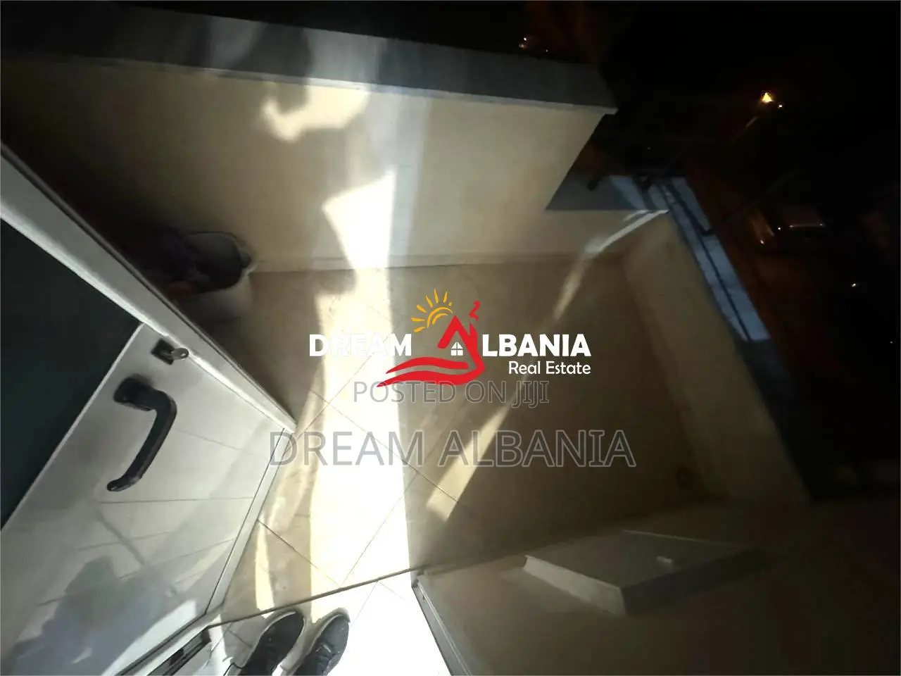 Apartament 2+1 me qera ne Ali Dem prane maternitetit te ri , Tirane (I