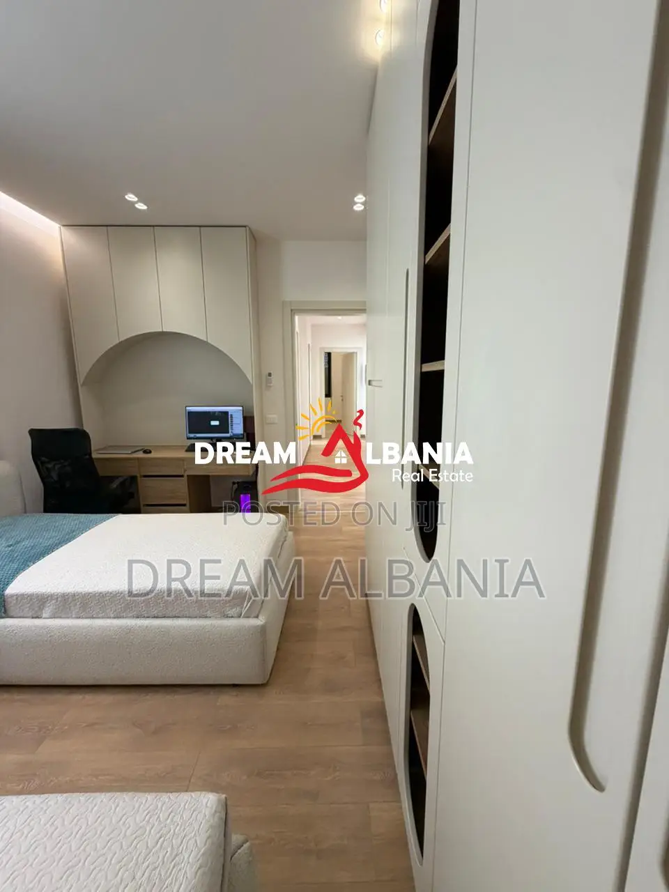 Shitet Vilë me Pishinë në Paskuqan – Tirane (4151224)