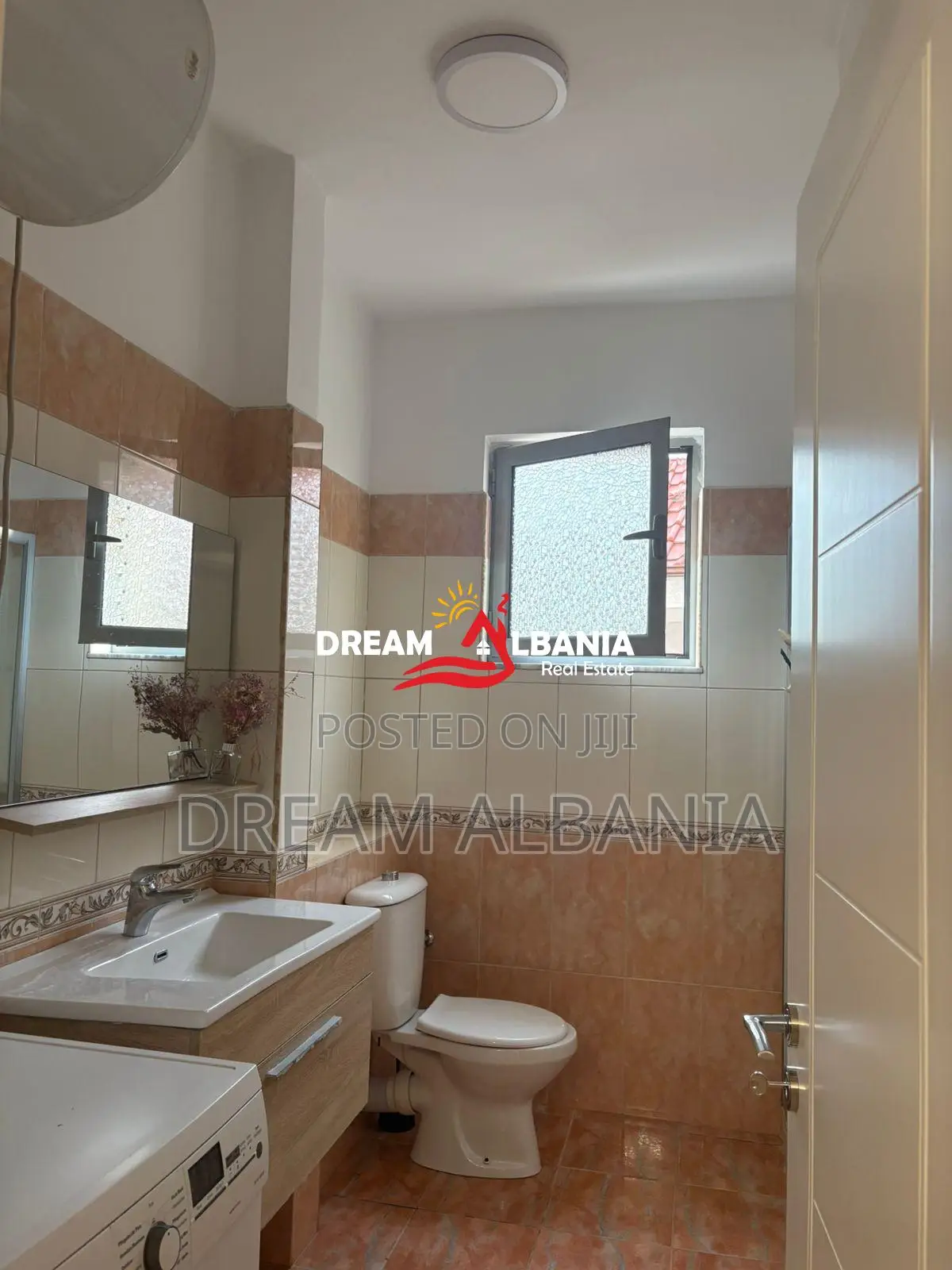 Jepet me qera Apartament 2+1 Rruga e Elbasanit prane pallatit te Briga