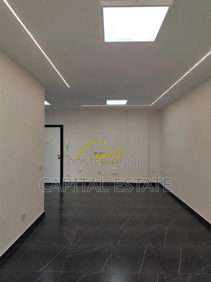 ZYRE ME QIRA 75 M2 RRUGA MINE PEZA 580 EURO