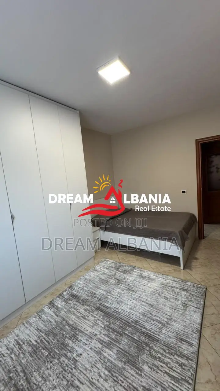 Apartament me qera 2+1, ne Rrugen Frederik Shiroka, prane 21 dhjetorit