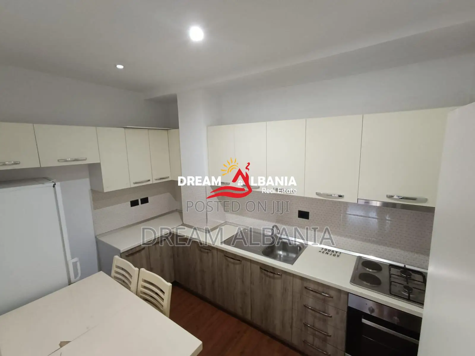 Apartament me Qera 3+1+2 Tualete (Ambient ZYRE) tek Zogu i zi ne Tiran
