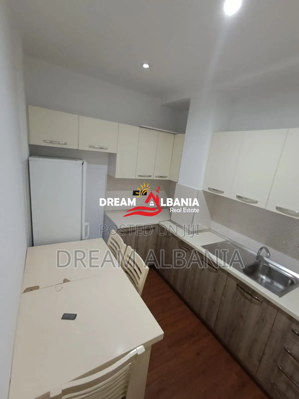 Apartament me Qera 3+1+2 Tualete (Ambient ZYRE) tek Zogu i zi ne Tiran