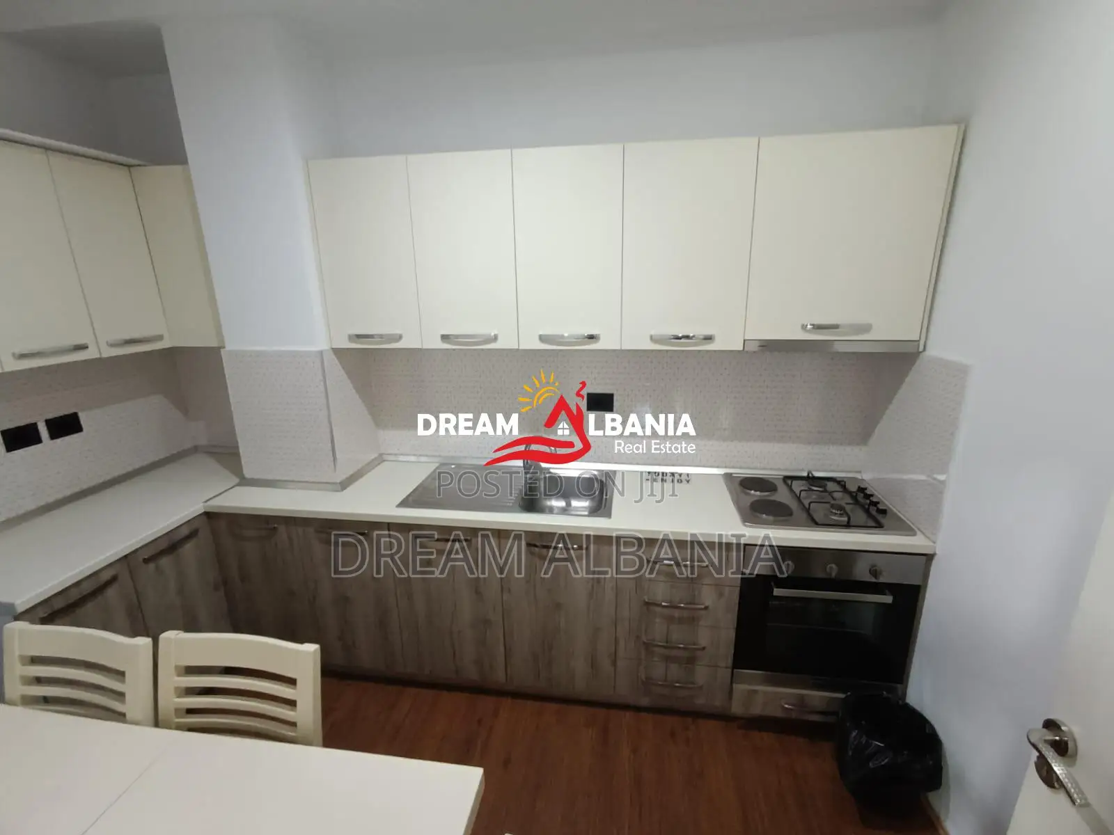 Apartament me Qera 3+1+2 Tualete (Ambient ZYRE) tek Zogu i zi ne Tiran