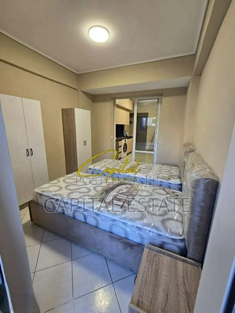 GARSONIERE ME QIRA 60 M2 21 DHJETORI 48.000 LEKE