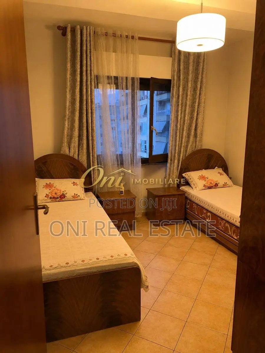 Apartment to rent Komuna e Parisit - Kristal Center (Tirana - city)
