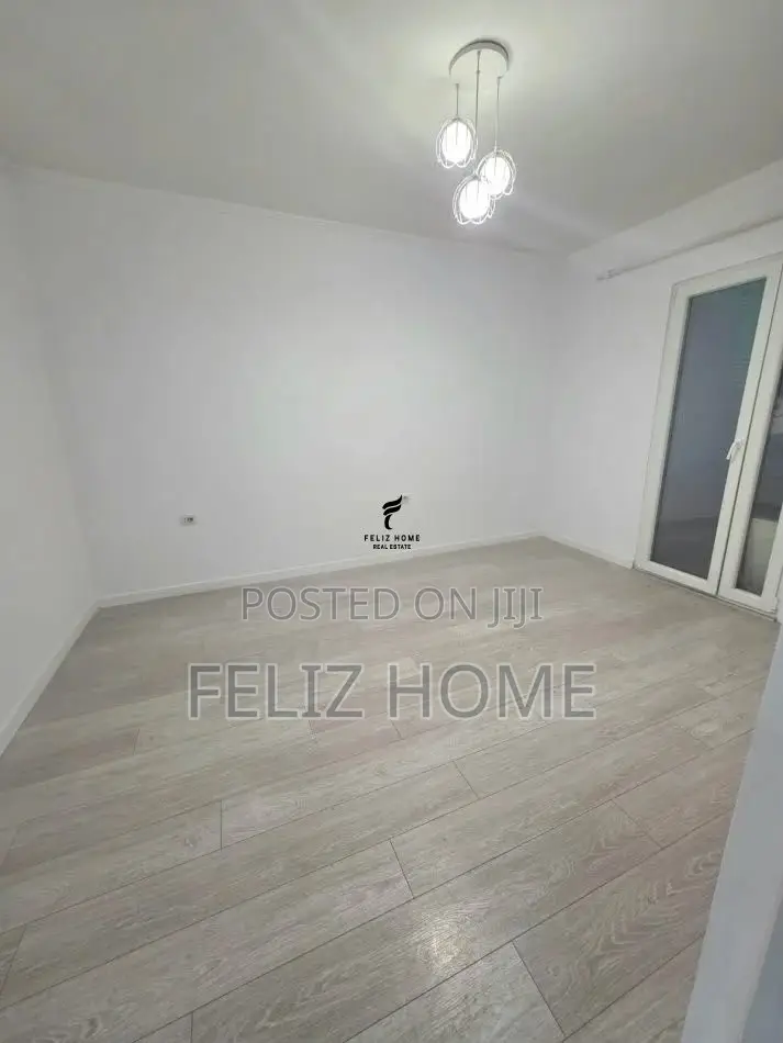 ZYRE ME QERA 110 M2 RRUGA E KAVAJES 85.000 LEKE