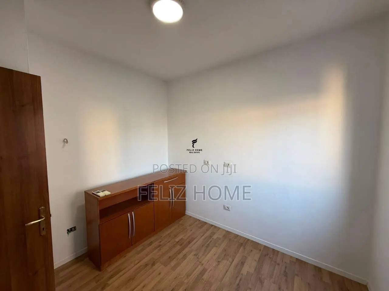 ZYRE ME QERA 75 M2 RRUGA E KOSOVAREVE 60.000 LEKE