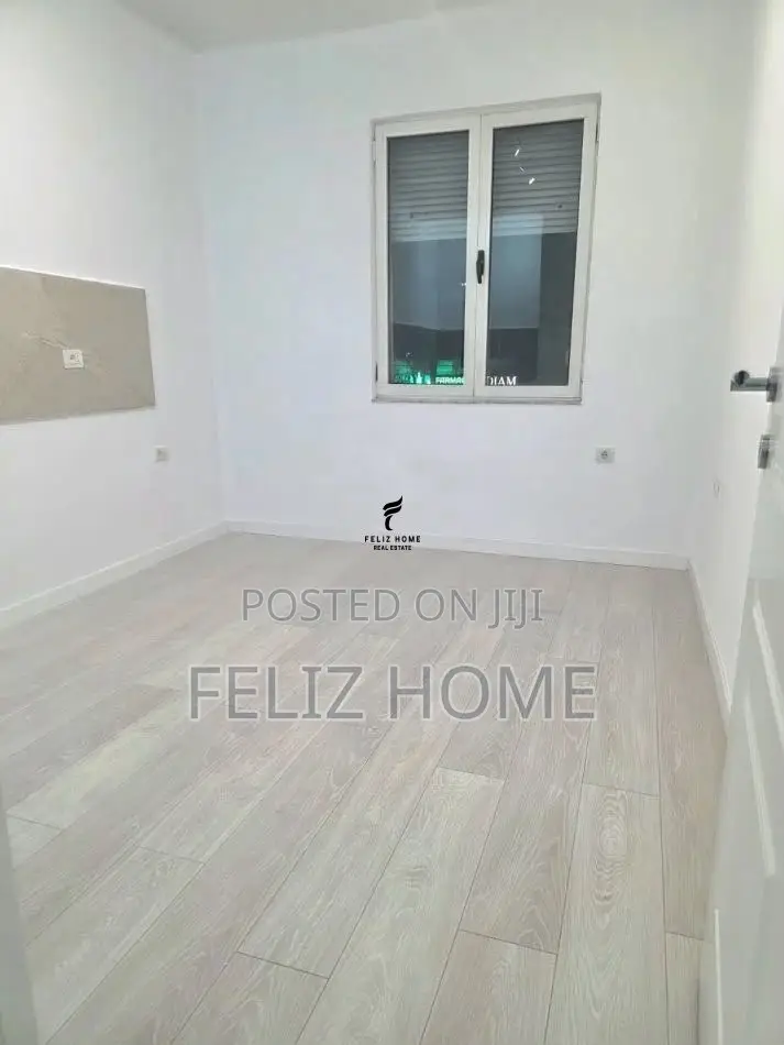 ZYRE ME QERA 110 M2 RRUGA E KAVAJES 85.000 LEKE