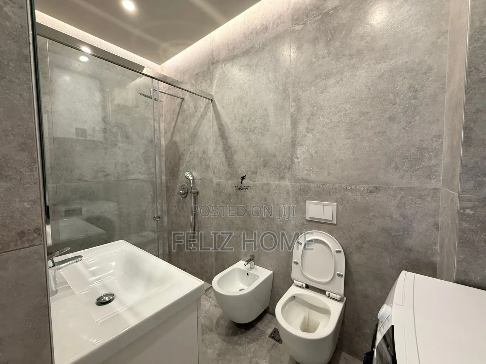 APARTAMENT ME QERA 1+1 MINE PEZA 1.300 EURO