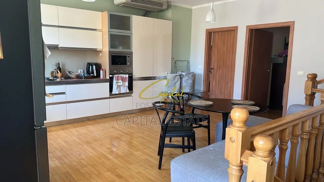 APARTAMENT TRIPLEX ME QIRA 2+1 PALLATI I BRIGADAVE 1.100 EURO