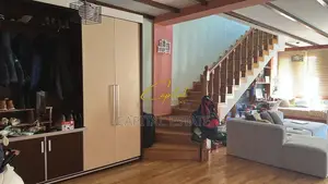 APARTAMENT TRIPLEX ME QIRA 2+1 PALLATI I BRIGADAVE 1.100 EURO