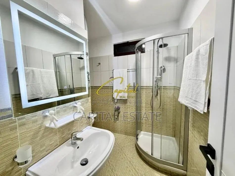 APARTAMENT ME QIRA 3+1 VASIL SHANTO 1.200 EURO