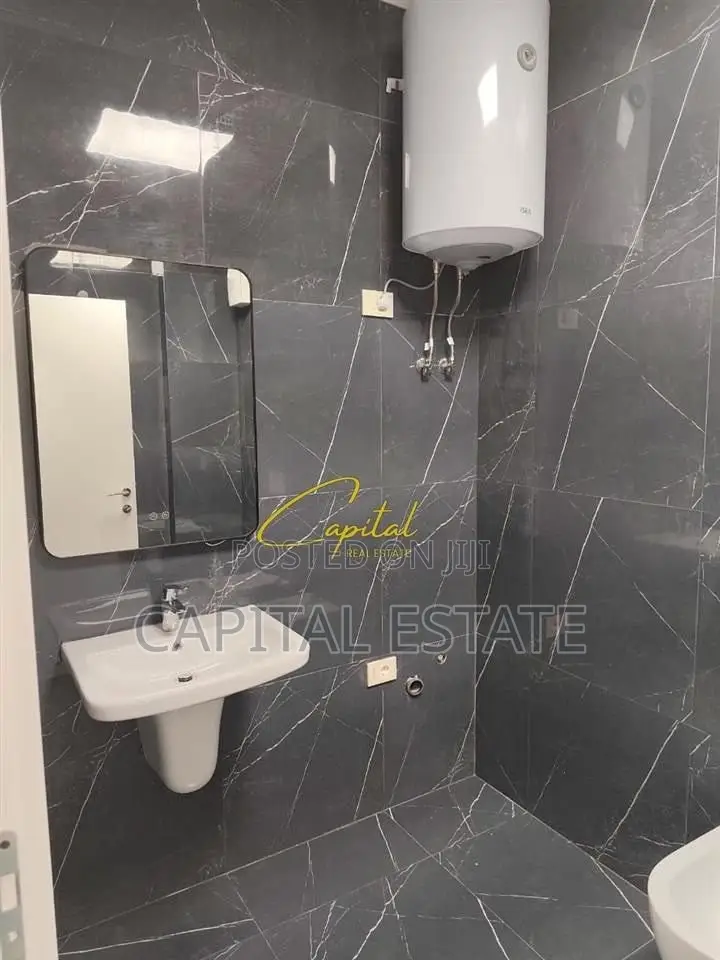 ZYRE ME QIRA 75 M2 RRUGA MINE PEZA 580 EURO