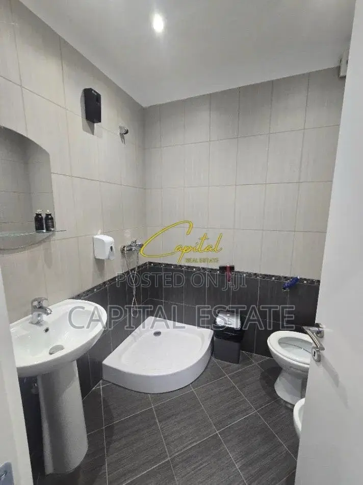 ZYRE ME QIRA 140 M2 ISH STACIONI TRENIT 1.100 EURO