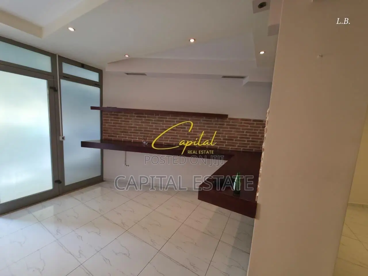 ZYRE ME QIRA 80 M2 RRUGA E DIBRES 1.200 EURO
