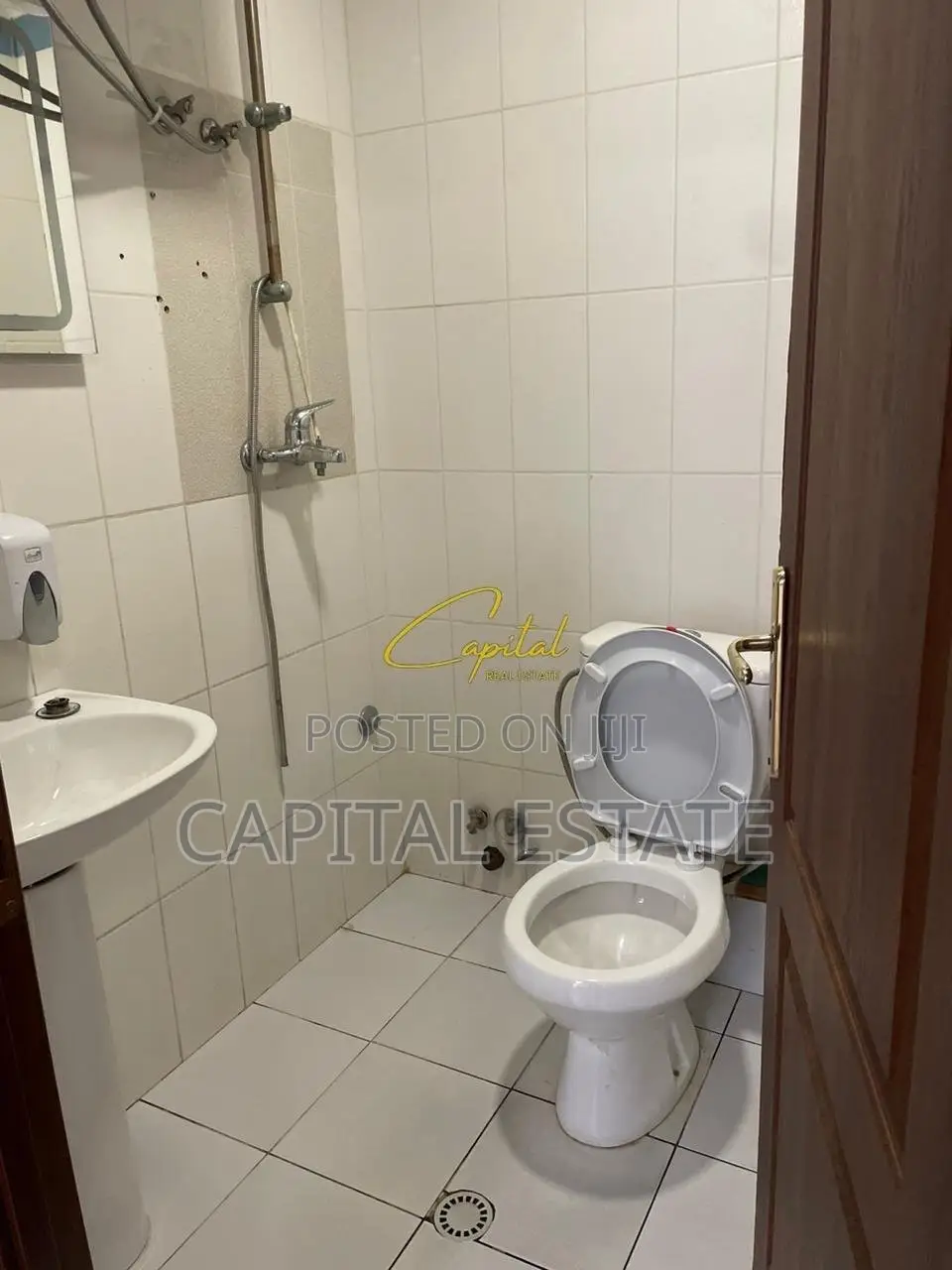 ZYRE ME QIRA 306 M2 RRUGA E DIBRES 3.400 EURO