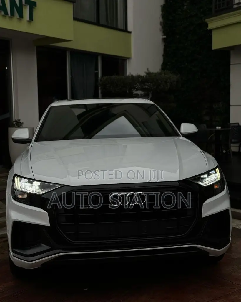 AUDI Q8