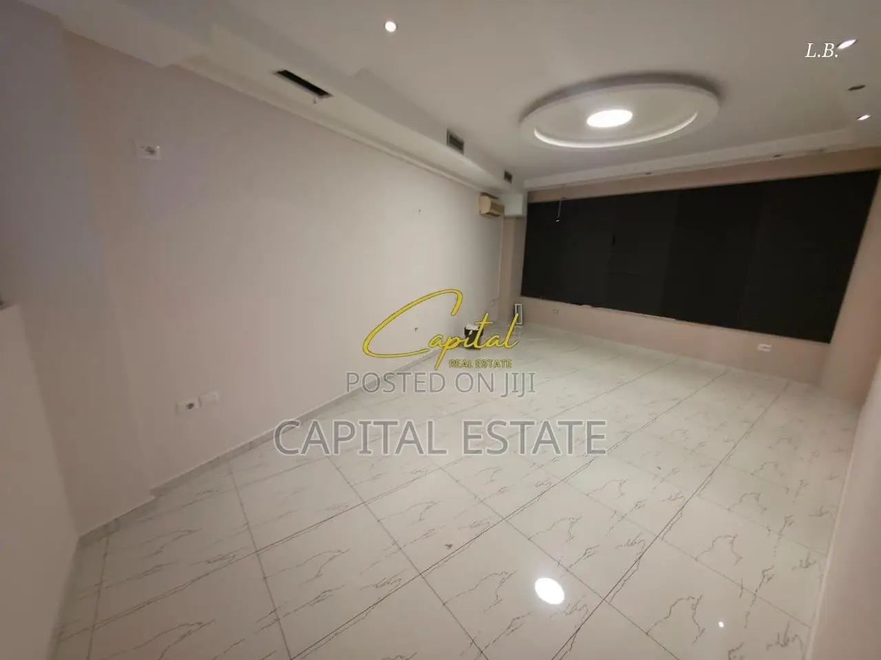 ZYRE ME QIRA 386 M2 RRUGA E DIBRES 4000 EURO