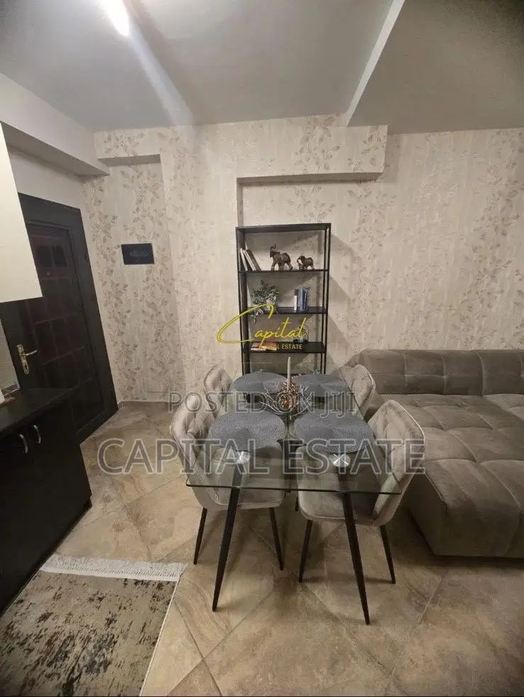 APARTAMENT ME QIRA 1+1 RRUGA E BARRIKADAVE 65.000 LEKE