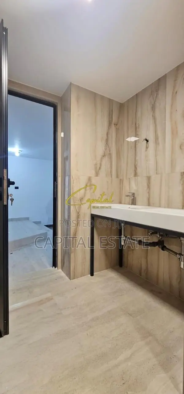 AMBIENT BIZNESI ME QIRA 200 M2 ISH BLLOKU 300.000 LEKE