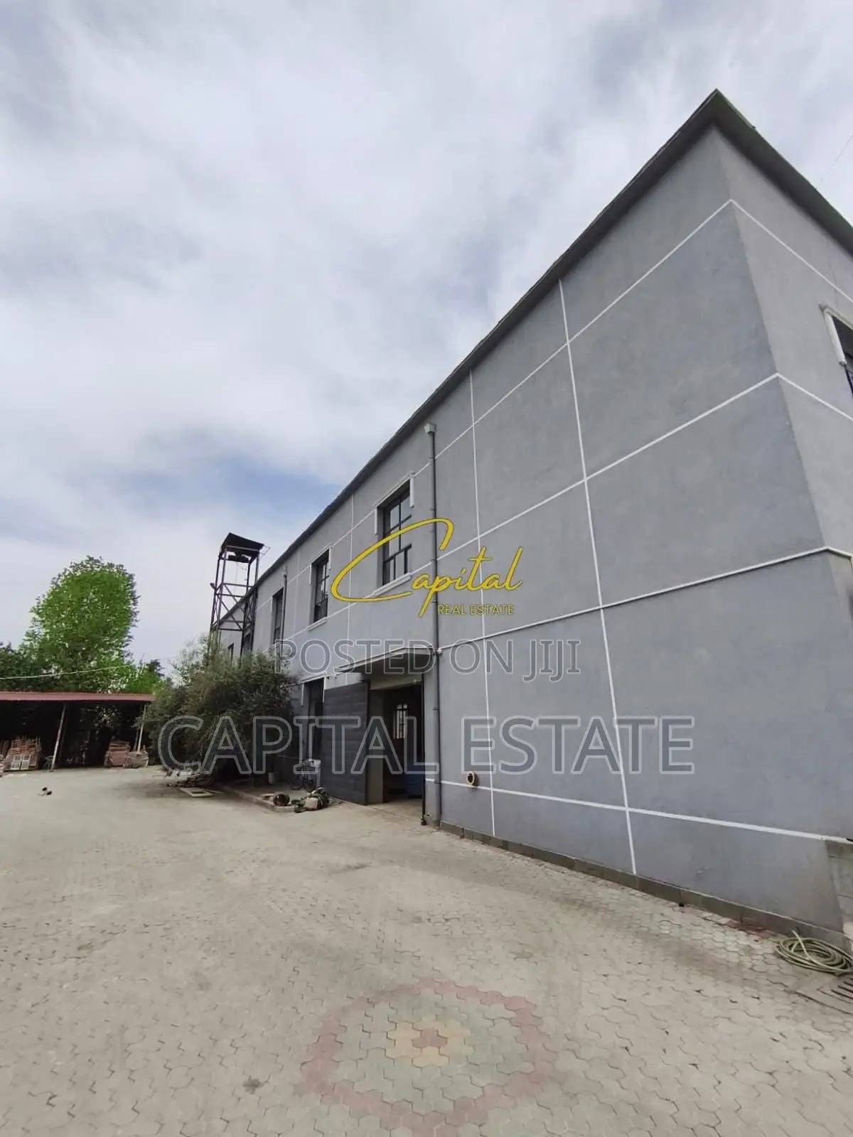 MAGAZINE ME QIRA 470 M2 MISTO MAME 2.400 EURO
