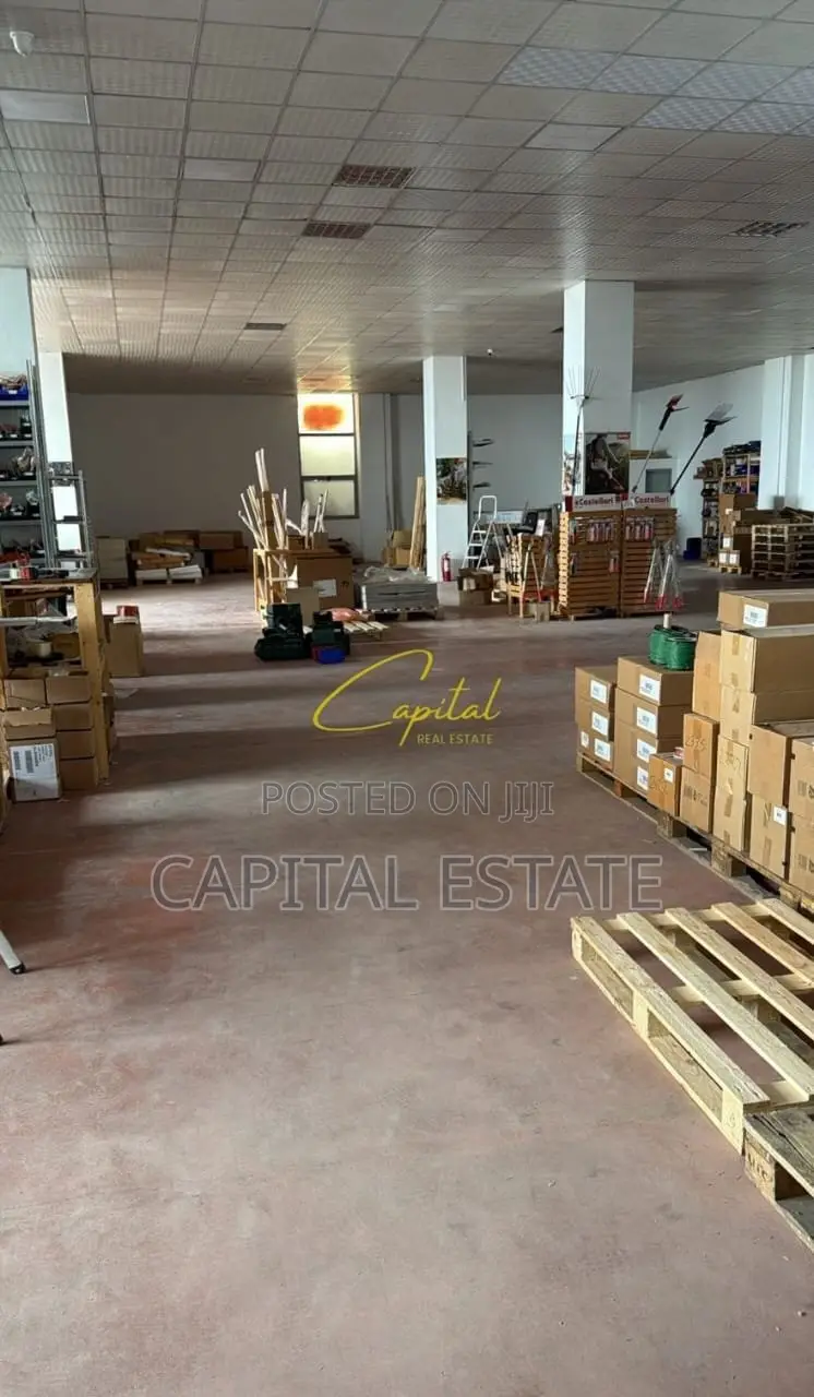 KAPANON ME QIRA 500 M2 AUTOSTRADA TR-DR 2000 EURO