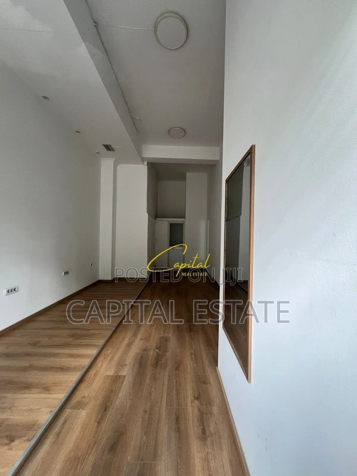 AMBIENT BIZNESI ME QIRA 28 M2 XHAMLLIKU 40.000 LEKE