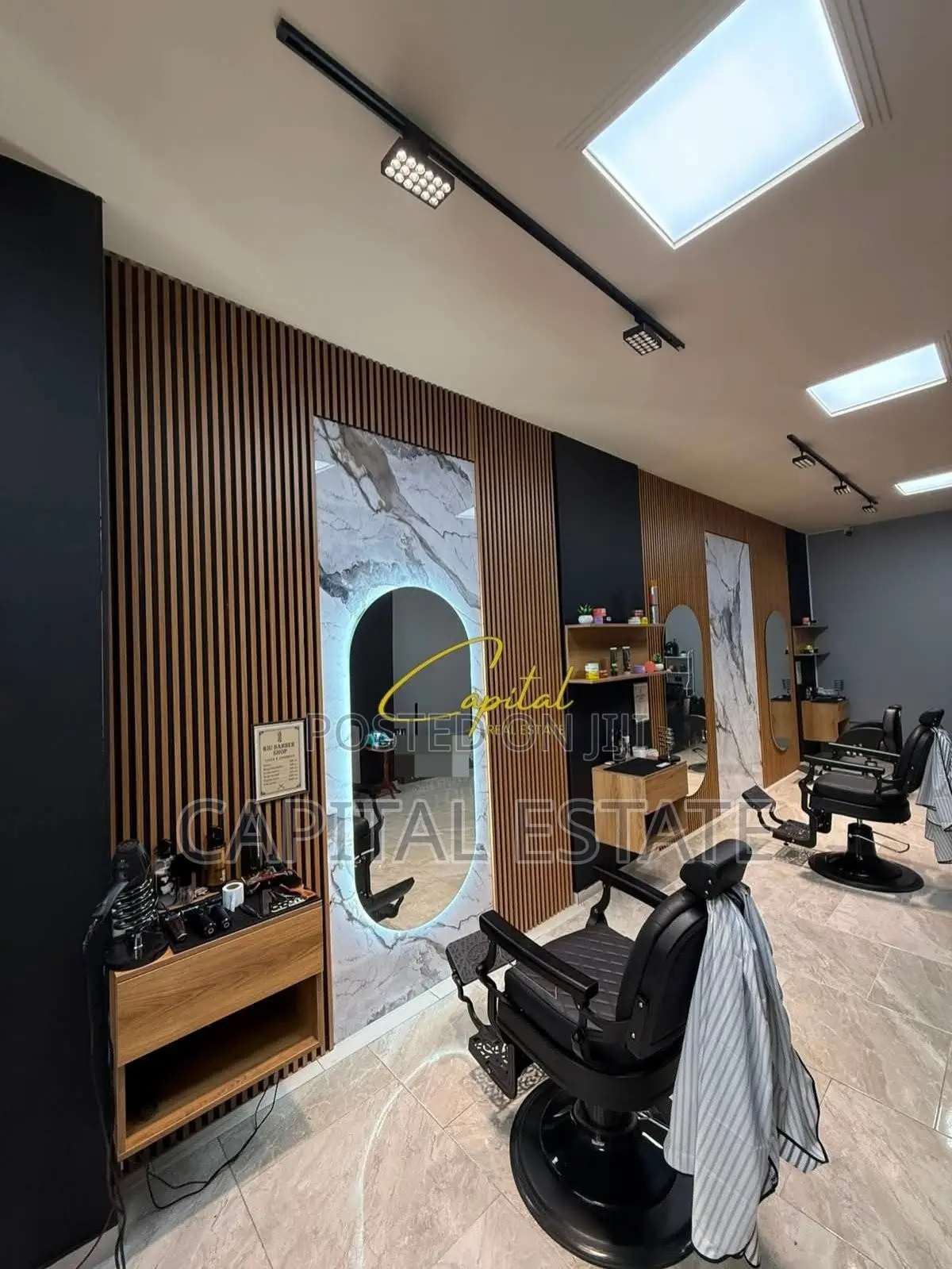 SHITET BIZNESI (BERBEHANE) 45 M2 ISH PARKU 17.000 EURO