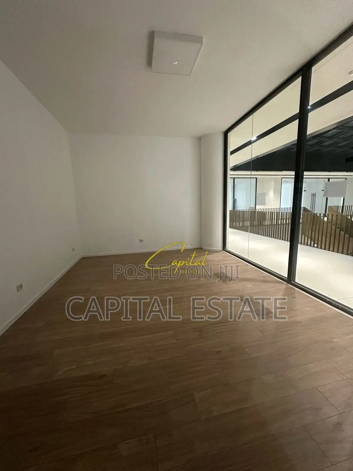 AMBIENT BIZNESI ME QIRA 30 M2 RRUGA MINE PEZA 75.000 LEKE