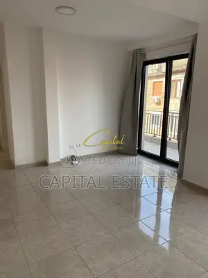 AMBIENT BIZNESI ME QIRA 90 M2 PAZARI I RI 80.000 LEKE