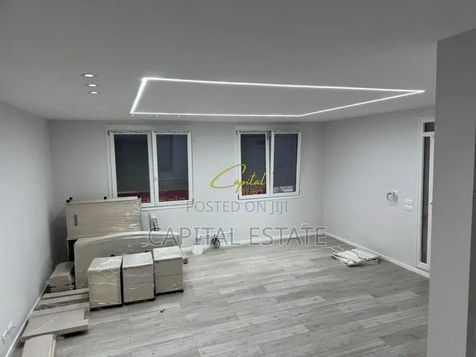 AMBIENT BIZNESI ME QIRA 73 M2 QENDER 1.500 EURO