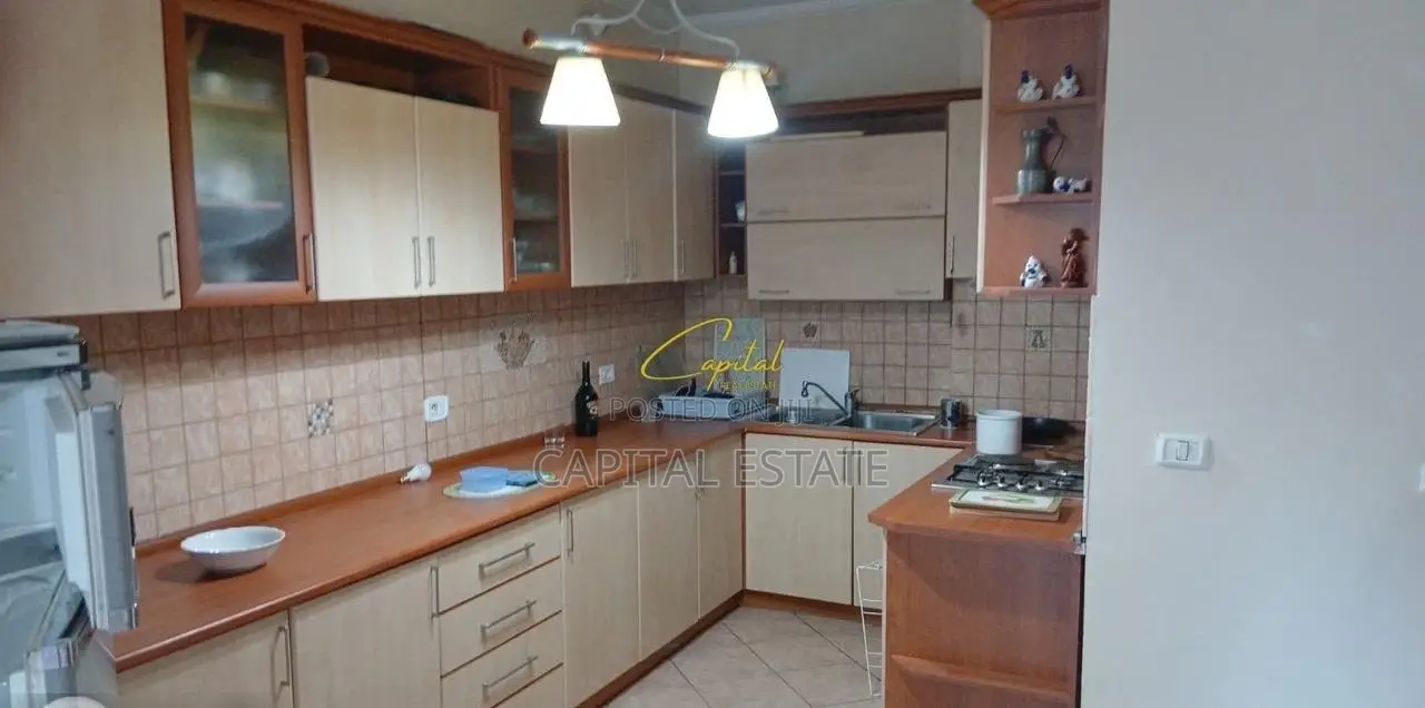ZYRE ME QIRA 150 M2 ISH EKSPOZITA 120.000 LEKE