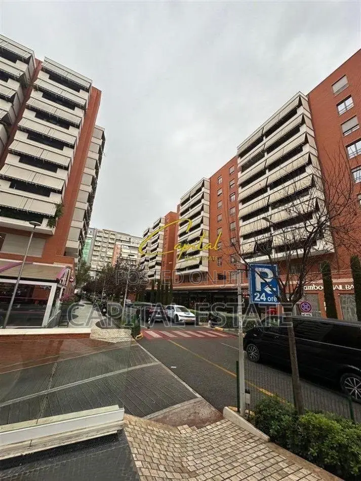 ZYRE ME QIRA 250 M2 KOMPLEKSI DELIJORGJI 2.500 EURO