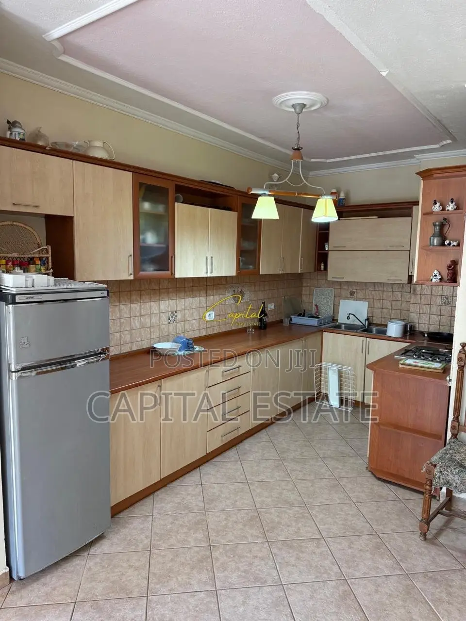 ZYRE ME QIRA 150 M2 ISH EKSPOZITA 120.000 LEKE