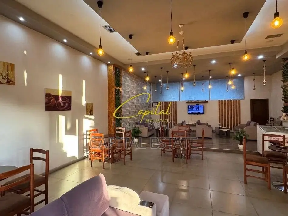 AMBIENT BIZNESI ME QIRA 90 M2 KAMEZ 600 EURO