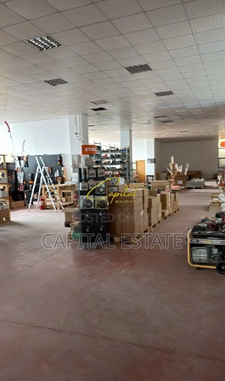 KAPANON ME QIRA 500 M2 AUTOSTRADA TR-DR 2000 EURO