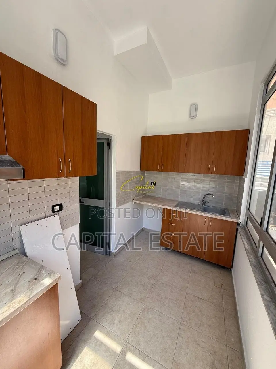 AMBIENT BIZNESI ME QIRA 80 M2 MYSLYM SHYRI 96.000 LEKE
