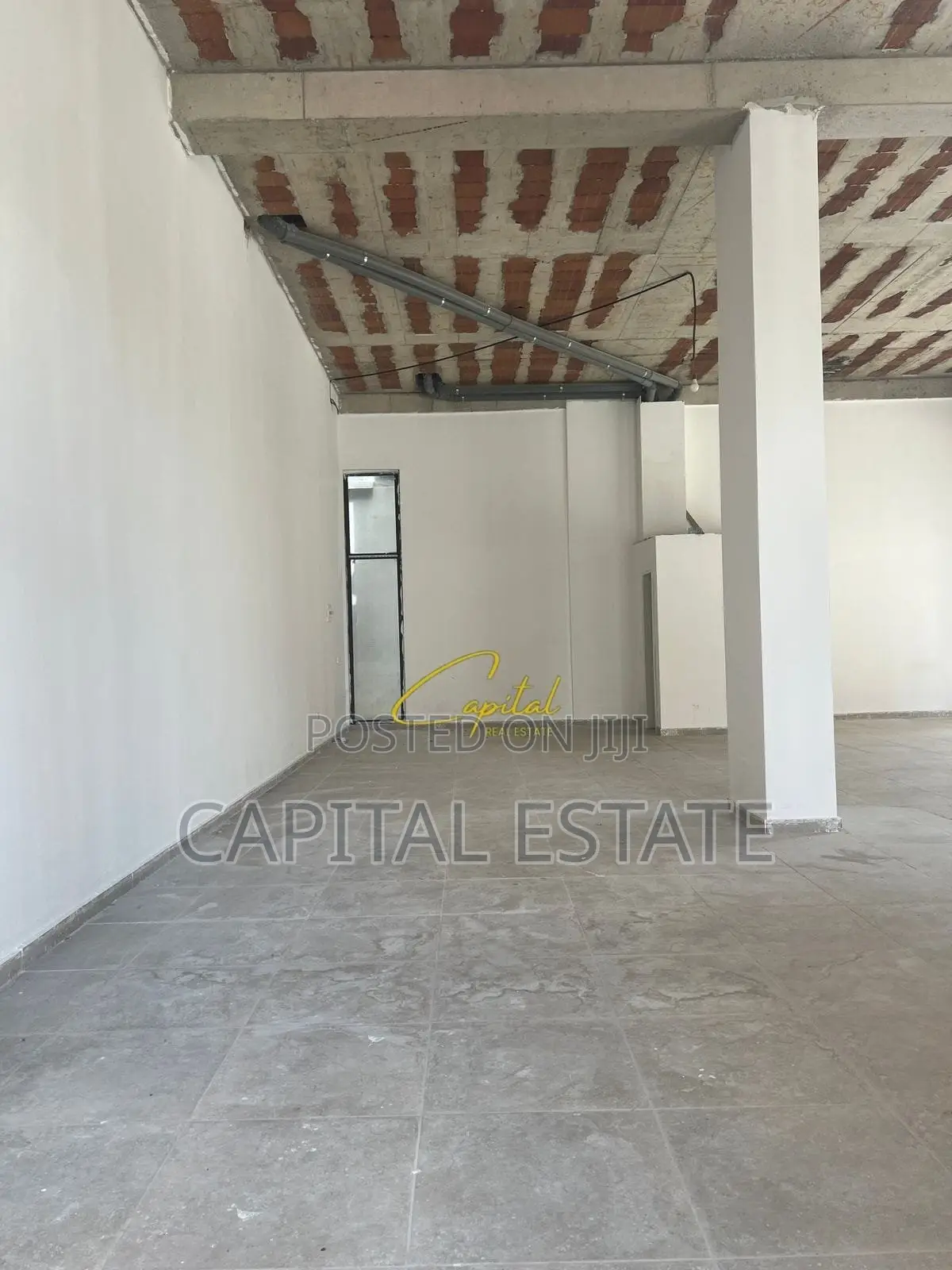 AMBIENT BIZNESI ME QIRA 120 M2 XHAMLLIKU 2000 EURO