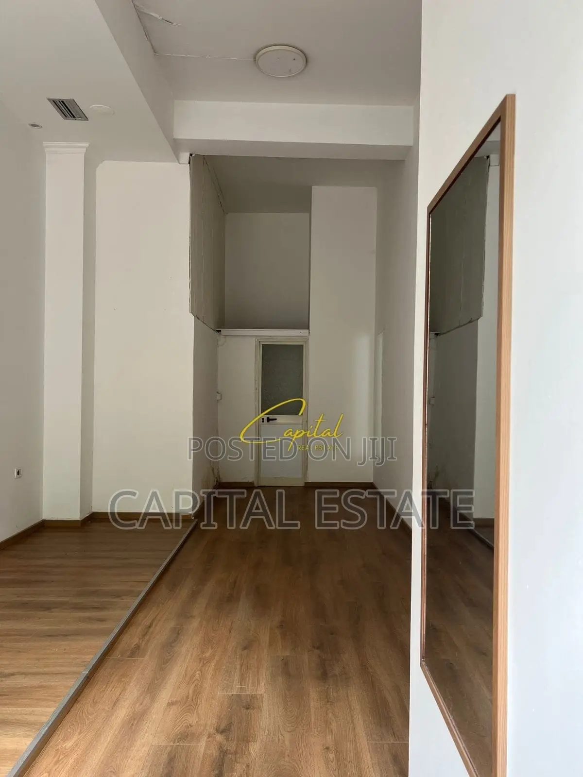 AMBIENT BIZNESI ME QIRA 28 M2 XHAMLLIKU 40.000 LEKE