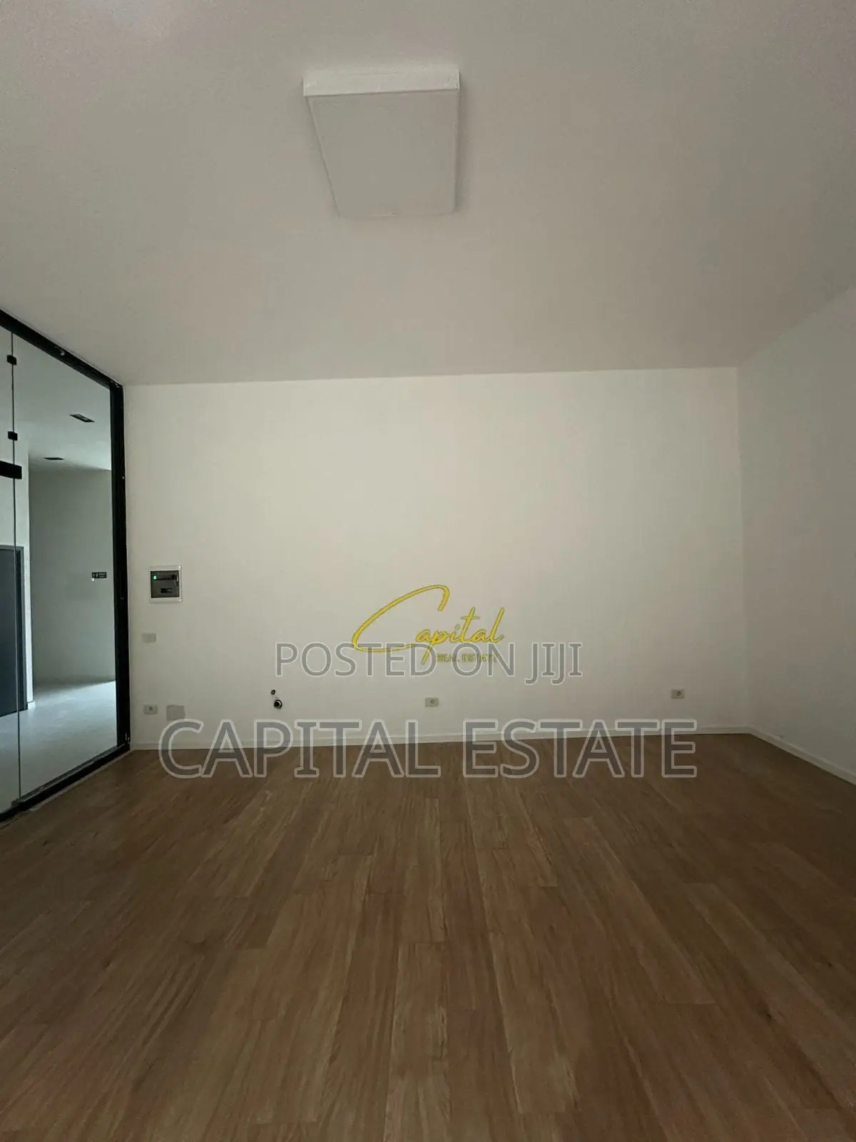 AMBIENT BIZNESI ME QIRA 30 M2 RRUGA MINE PEZA 75.000 LEKE