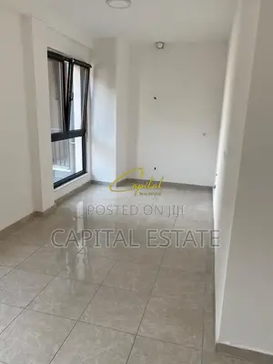 AMBIENT BIZNESI ME QIRA 90 M2 PAZARI I RI 80.000 LEKE