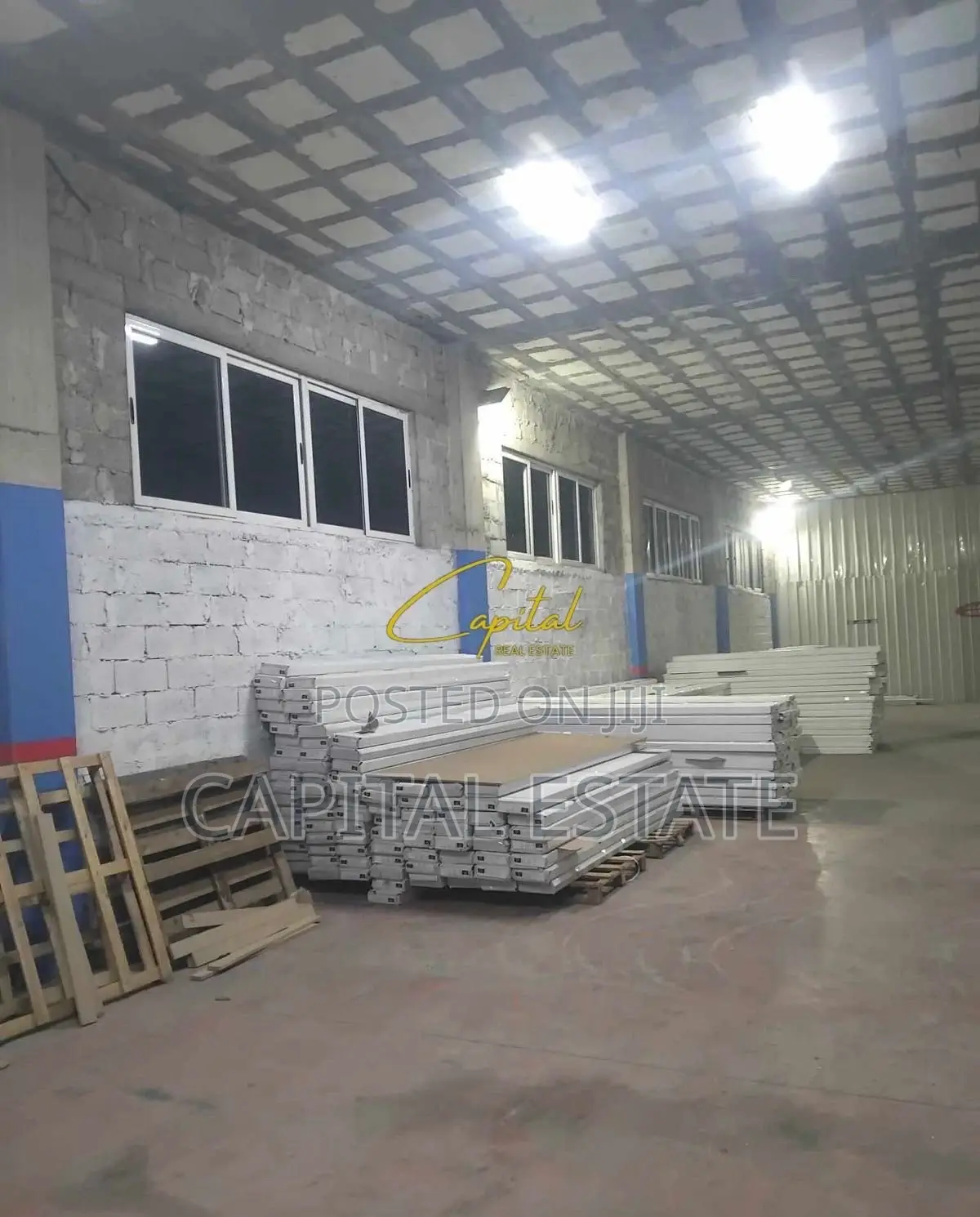 MAGAZINE EM QIRA 350 M2 VORE 1.200 EURO